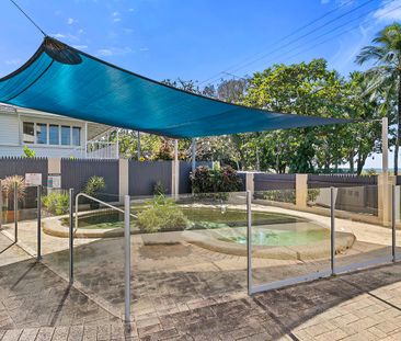 Top floor beachfront apartment, elevated ocean outlook. - Photo 1