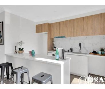 “Brand New Luxury Townhouse for Lease” - Photo 4