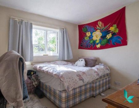 5 bedroom semi-detached house to rent - Photo 2