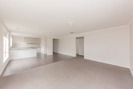 Modern & Stylish Four bedroom property in "Edenbrook", Pakenham - Photo 2