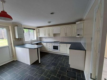 3 bedroom end of terrace house to rent - Photo 5