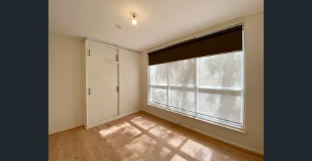 St Kilda’s Two-Bedroom Gem | FLARE REAL ESTATE - Photo 2