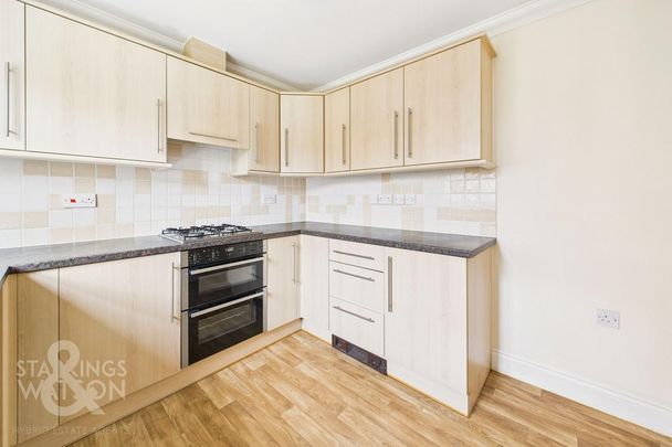 3 bedroom semi-detached house to rent - Photo 1