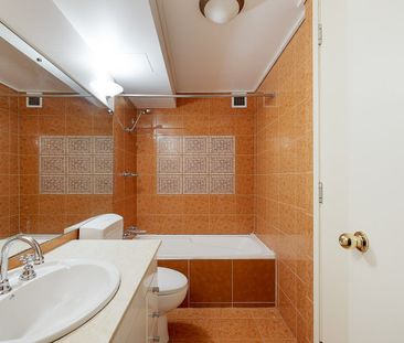Spacious one-bedroom apartment with secure parking - Photo 6