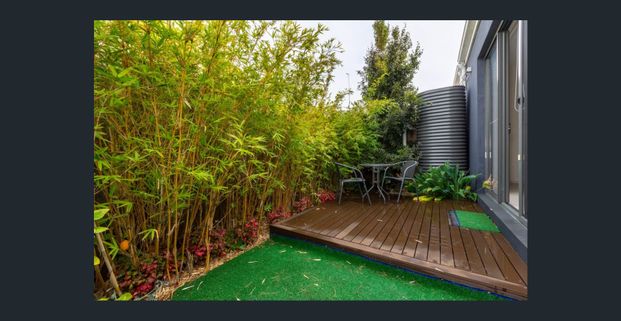 Modern & spacious townhouse in a prime city location. - Photo 1