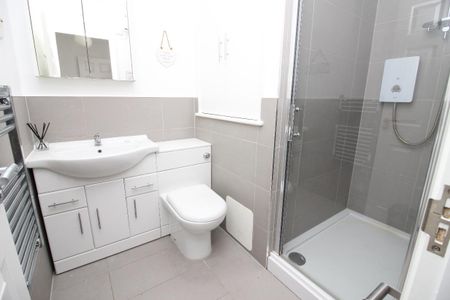 Lotus House, Yoga Way, Worcester Park - Photo 5