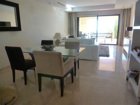Apartment in La Quinta, Costa del Sol - Photo 5