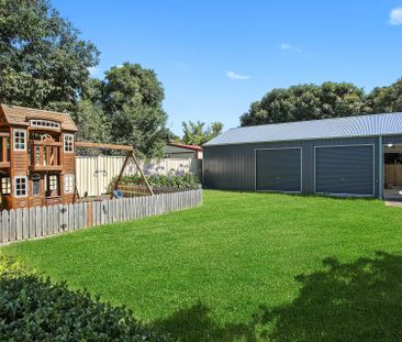 Large 4 Bedroom Family Home - Photo 2