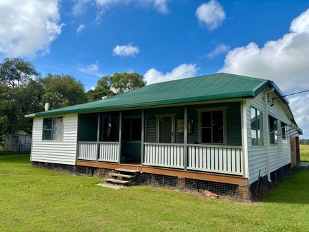 3 bedroom Home Only Minutes to Town - Photo 5