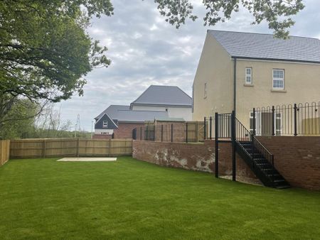 3 bedroom semi-detached house to rent - Photo 3