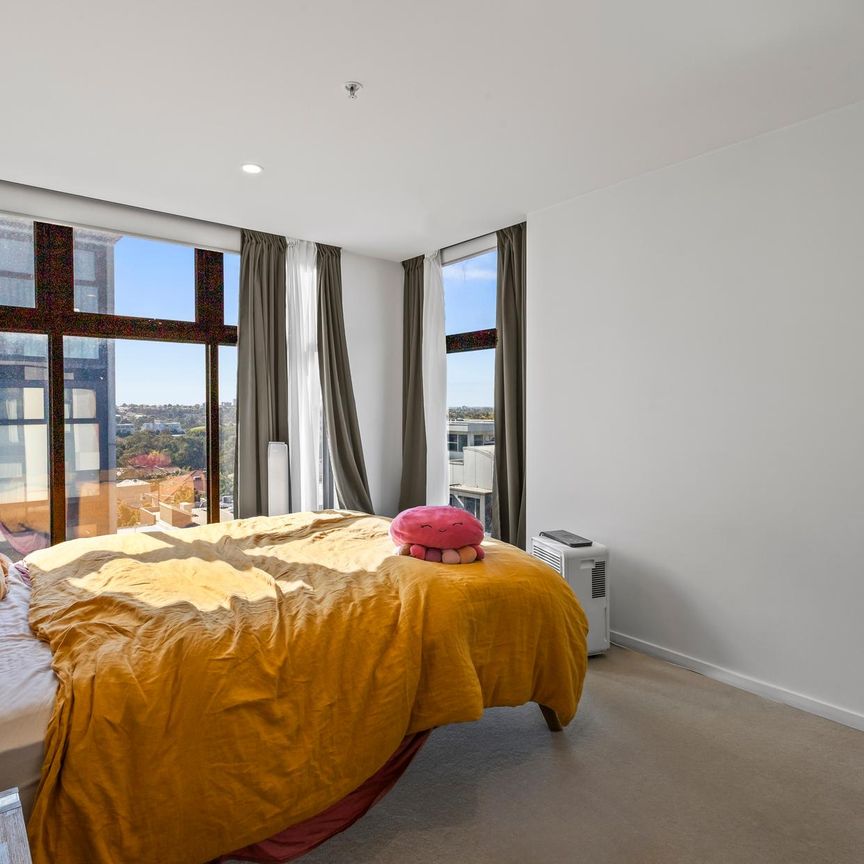 Stylish 2-Bedroom Apartment with Stunning Views - Photo 1