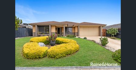 4 Bedroom House in Cranbourne East! - Photo 4