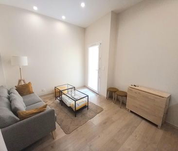 AIX EN PROVENCE PLACE DE LA MAIRIE APPARTEMENT T2 MEUBLE, - Photo 1