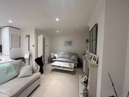 1 Bed Flat, London, SW12 - Photo 2