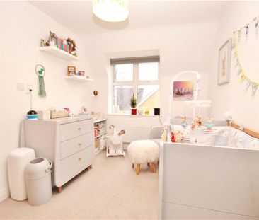 Queenswood Crescent, Englefield Green, Surrey, TW20 0AT - Photo 3