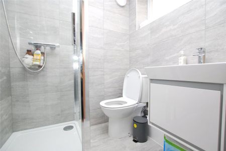 4 bedroom semi-detached house to rent - Photo 4