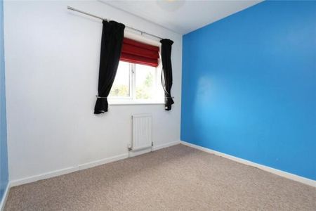 3 bedroom end of terrace house to rent - Photo 4