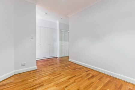 WAREHOUSE CONVERSION LIVING IN CENTRAL LOCALE - Photo 3