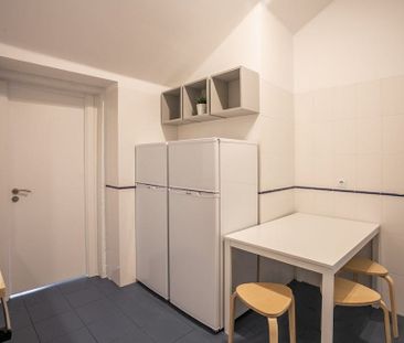 Calçada do Marquês de Abrantes, Lisbon, Lisbon 1200-163 - Photo 6