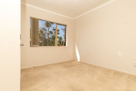 Charming 4 Bedroom, 3 Bathroom Home in the Heart of Panmure - Photo 2