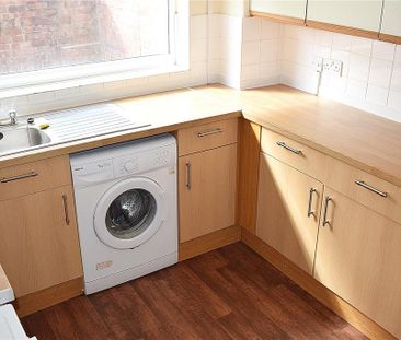 4 bedroom end of terrace house to rent - Photo 4