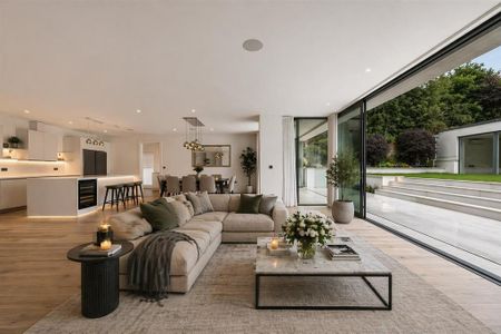 5 bedroom detached house to rent - Photo 2