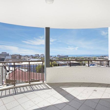 Fully Furnished - 2 Bedroom unit in the heart of the CBD - Photo 3