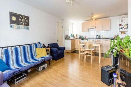 1 bedroom flat to rent - Photo 2