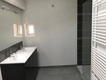 Location appartement rénové 4 pièces 80 m² à Chambonas (07140) - Photo 4