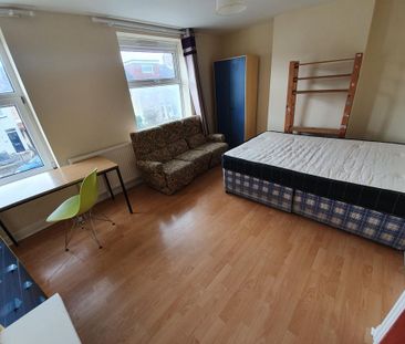 7 bedroom terraced house to rent - Photo 3