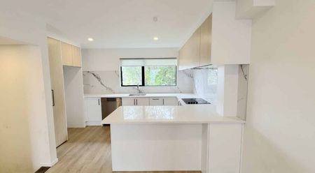 Executive Townhouse with Modern Design and Great Location - Photo 3