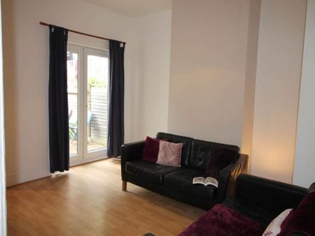 1 bedroom in a house share to rent - Photo 2