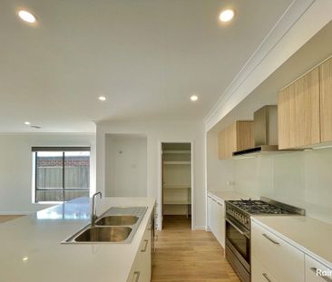 Beautiful 4 Bedroom house in Clyde! - Photo 6