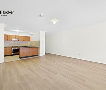 Spacious 2-Bedroom Unit in Prime Location - Photo 4