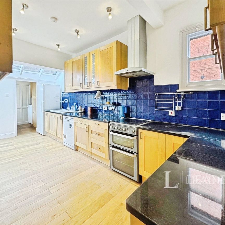 4 bedroom townhouse to rent Grosvenor Road, NR2 - Photo 1