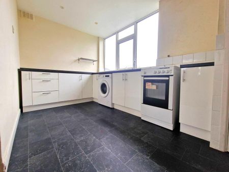 2 bedroom end of terrace house to rent - Photo 2