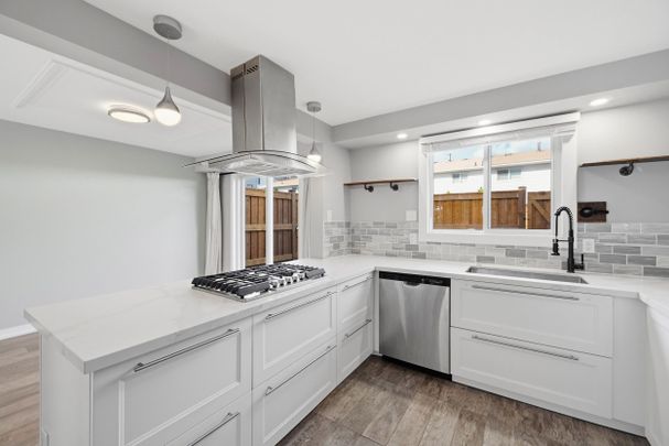 For Lease - 5475 Lakeshore Road Unit# 113, Burlington, Ontario - Photo 1