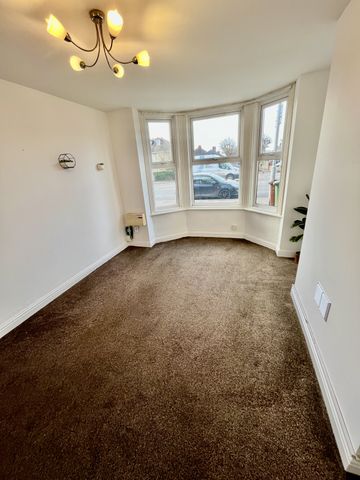 One bedroom ground floor flat - Photo 5