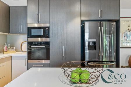 “Luxury Ground Floor Apartment in Prime Location” - Photo 2