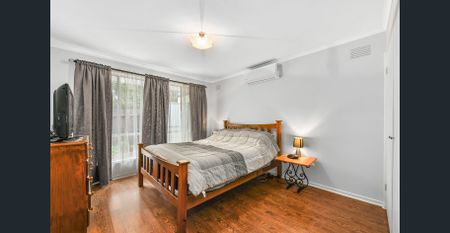 SPACIOUS 3 BEDROOM HOME WITH LOW GARDEN MAINTENANCE! - Photo 4