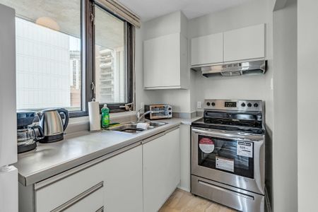 200 Bay Street - Photo 5