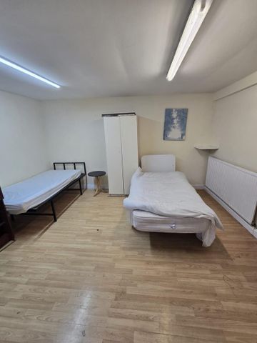 2 bedroom property to rent - Photo 3