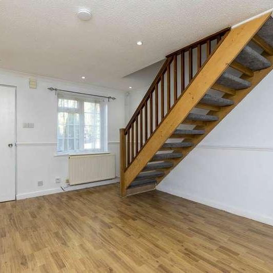 Woodhatch, Horsham, RH13 - Photo 1