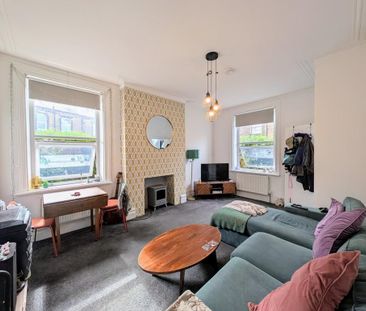 2 bedroom end of terrace house to rent - Photo 5