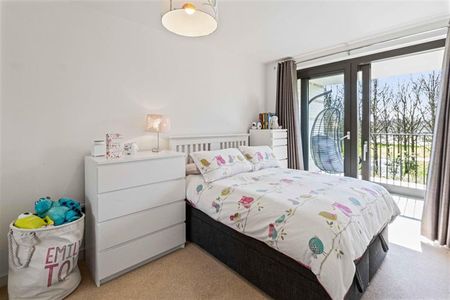 Apartment to Rent: Kingfisher Heights, E16 - Photo 2