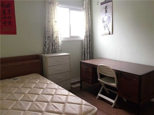 For Lease - 940 Hampstead Court Unit# main level, Mississauga, Ontario - Photo 1