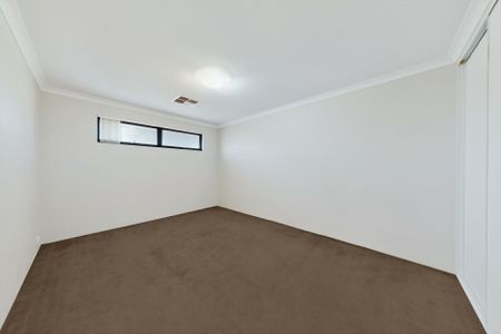 Prime location, modern, low-maintenance home - Photo 5