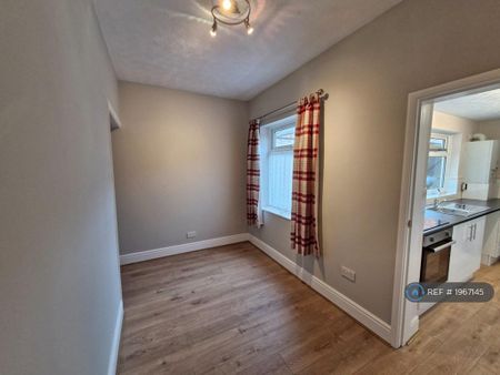 2 bedroom terraced house to rent - Photo 2