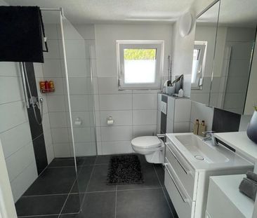 Neuwertige 2,5 Zimmer Wohnung mit großem Balkon - Foto 1