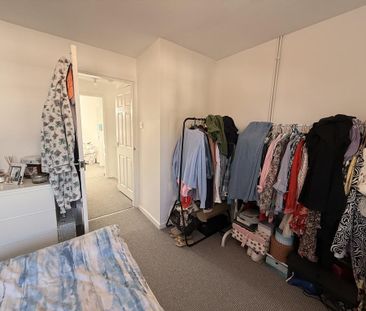 2 bedroom mews to rent - Photo 3